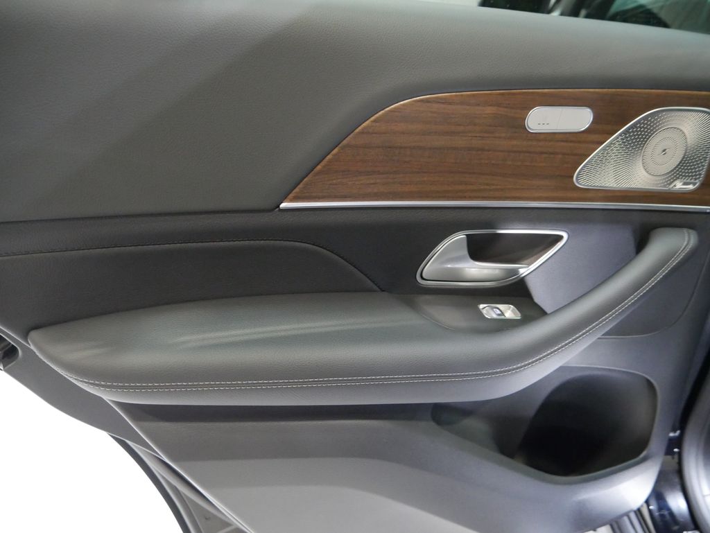 Thumbnail: 2026 Mercedes-Benz GLE - 22