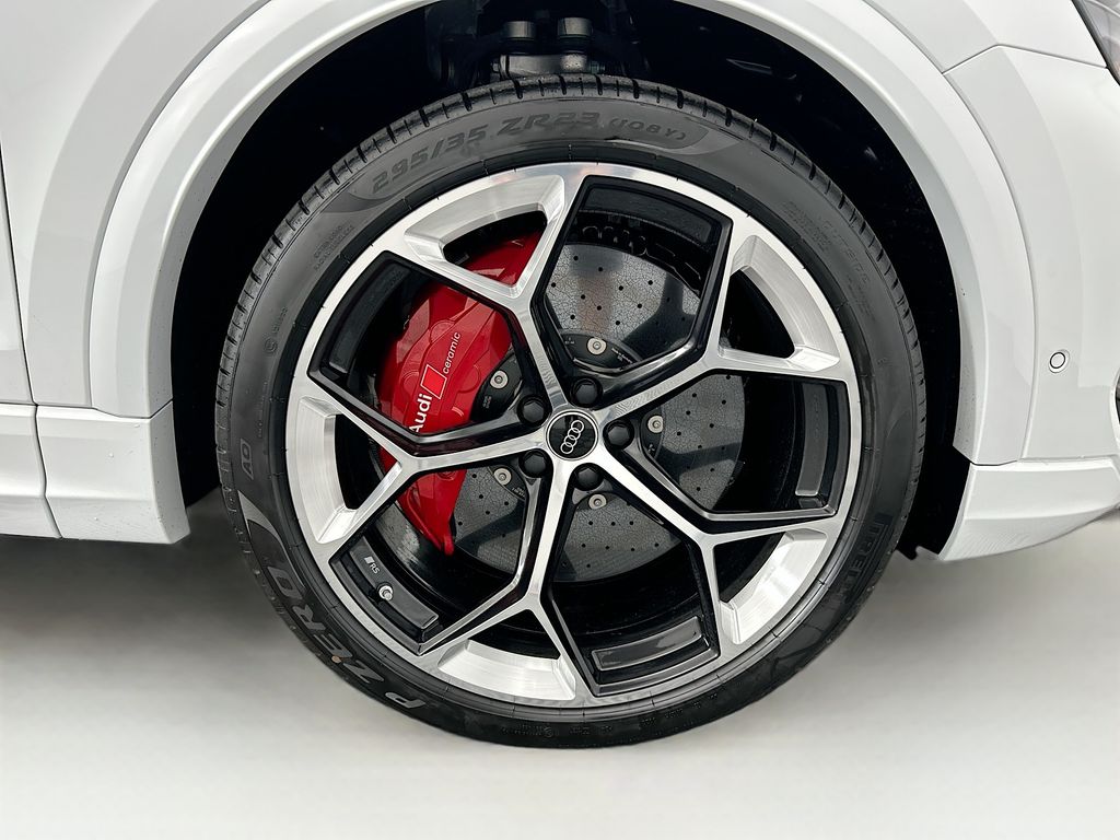 Thumbnail: 2026 Audi RS Q8 - 32