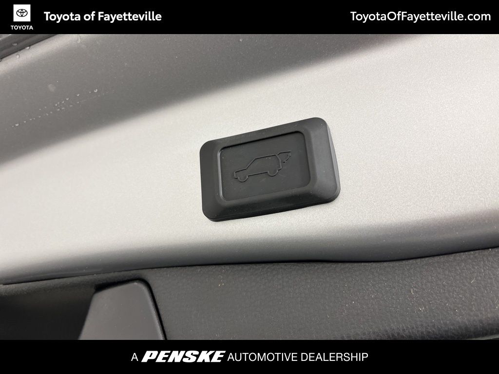2025 Toyota RAV4 XLE Premium 10