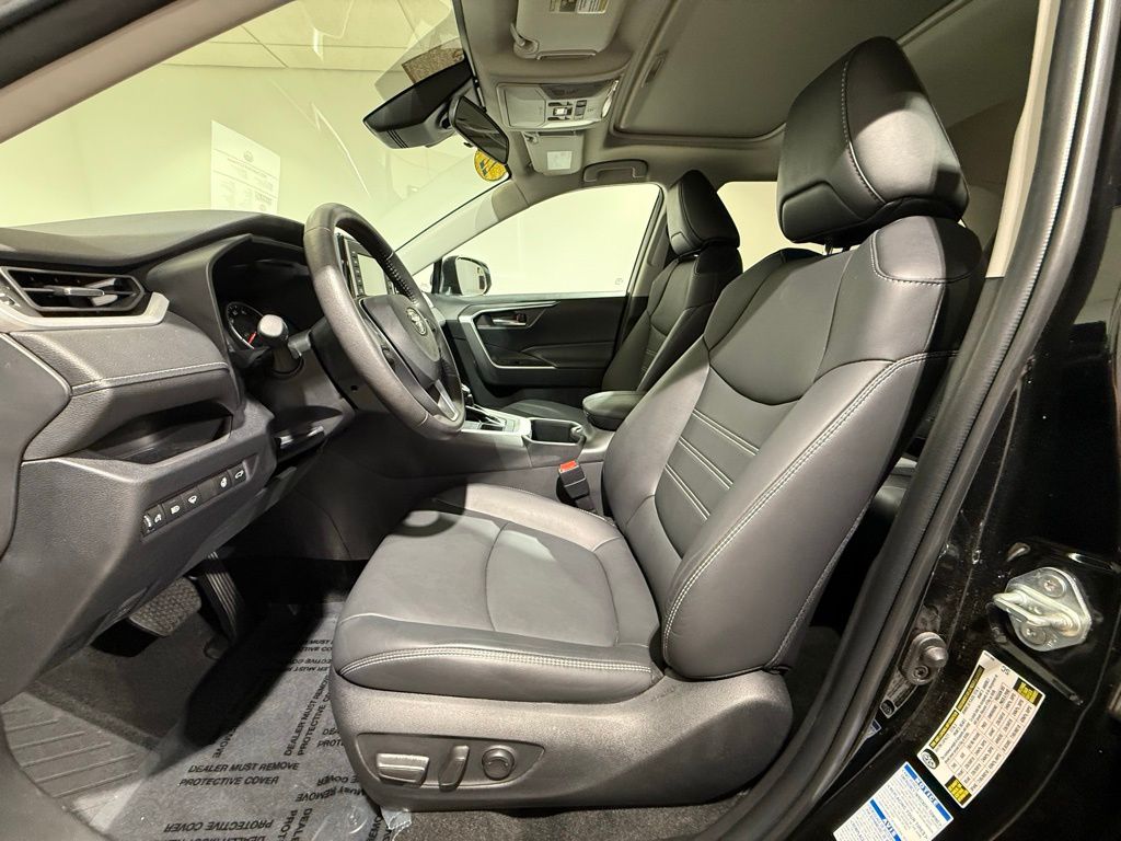 Thumbnail: 2022 Toyota RAV4 - 13