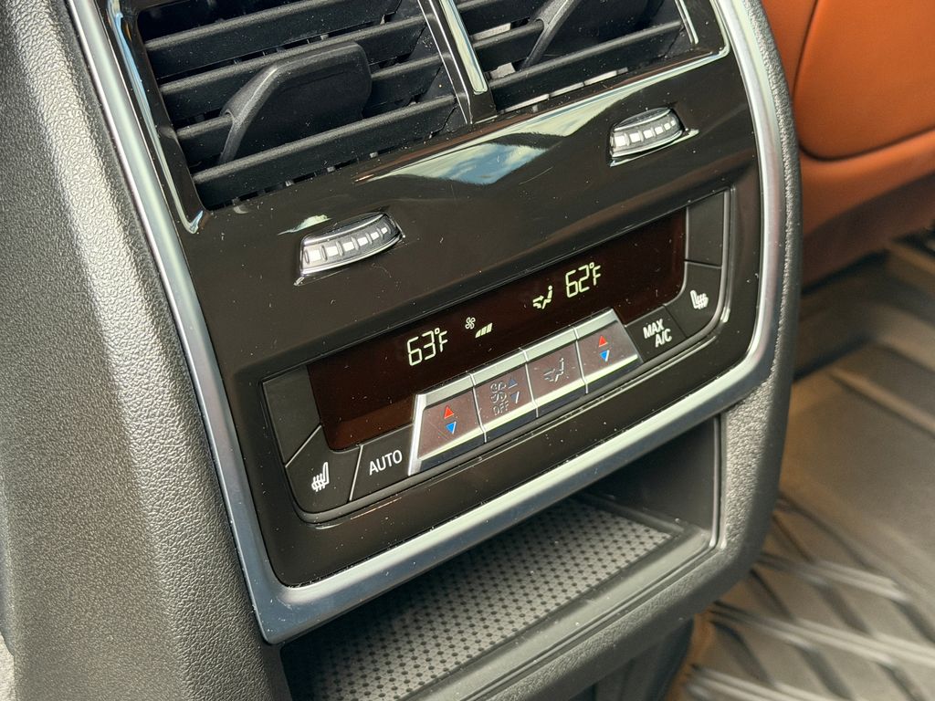 Thumbnail: 2024 BMW X7 - 15