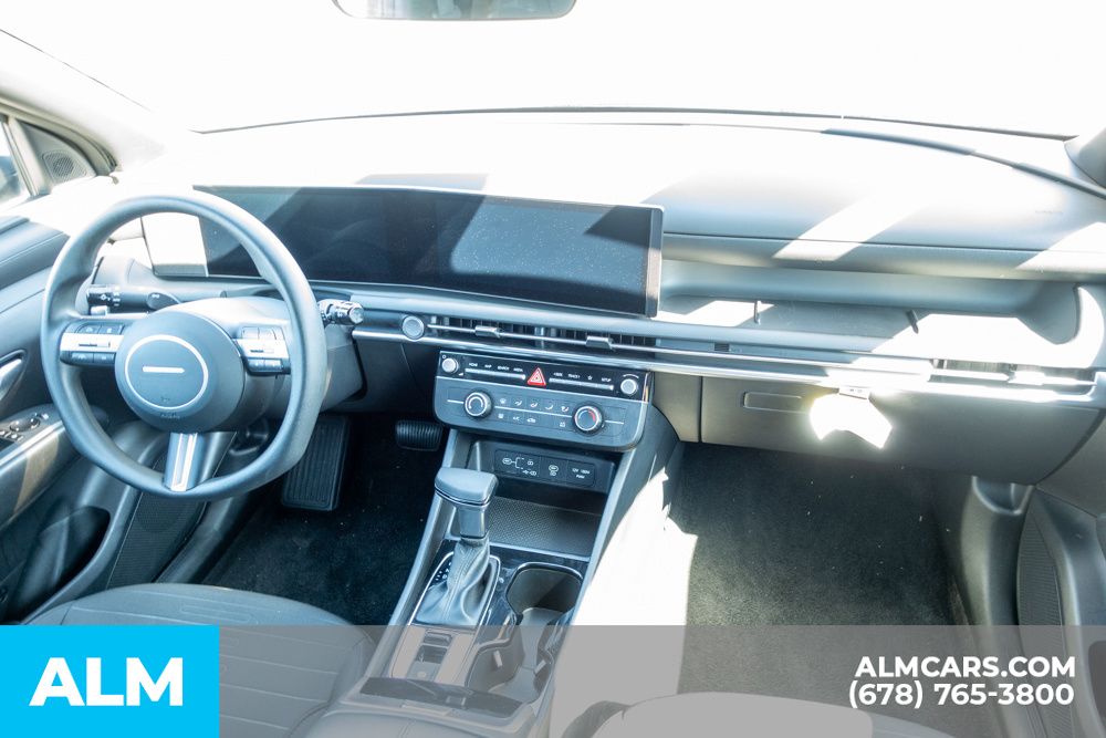 Used 2025 Black Hyundai SE image 28