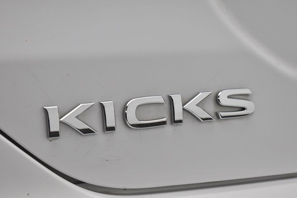 2022 Nissan Kicks S 9