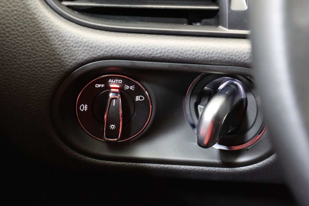 Thumbnail: 2024 Porsche Macan - 19