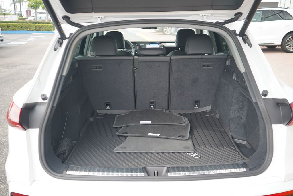 Thumbnail: 2025 Audi Q5 - 10