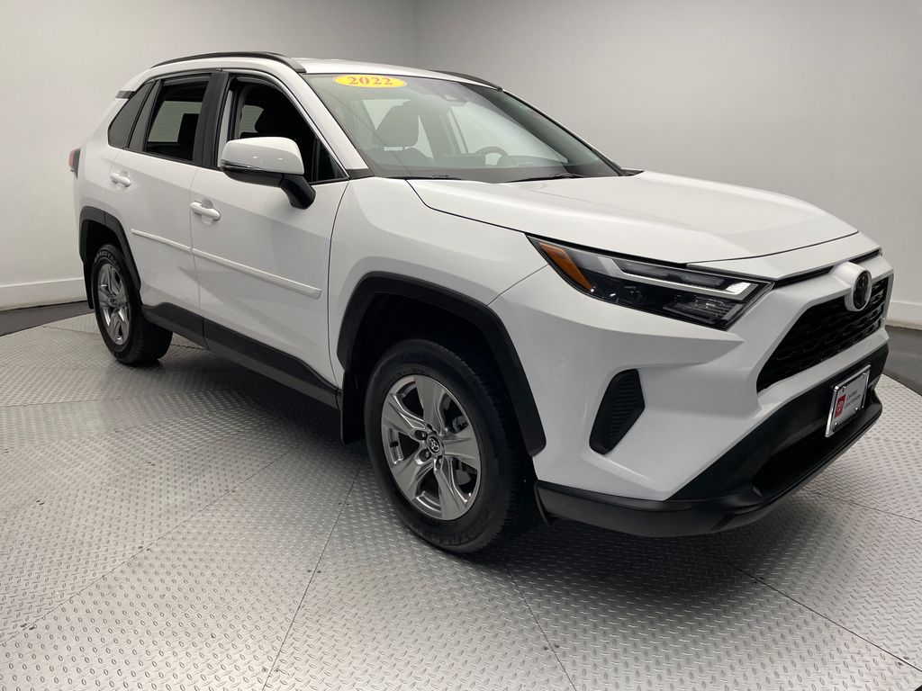 2022 Toyota RAV4 XLE 3