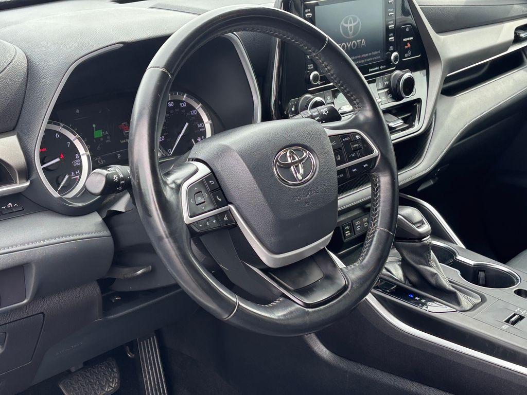 Used Car 2022 Toyota Highlander  Xle For Sale Under $30,000 In Austin, Texas