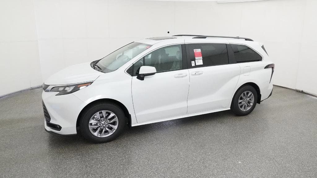 Thumbnail: 2025 Toyota Sienna - 21