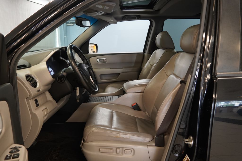 View vehicle photo 6