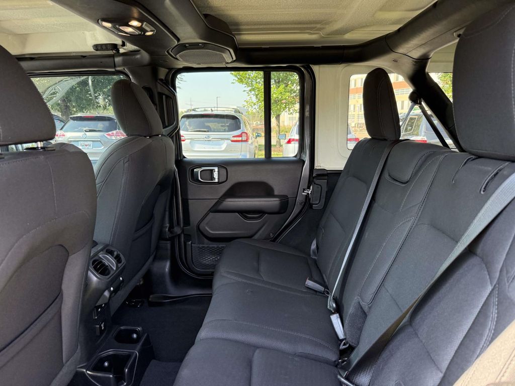 Used 2022 Gray Jeep Unlimited Sahara image 17