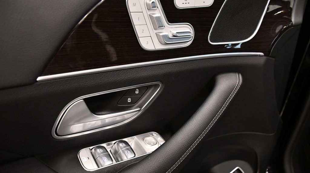 Thumbnail: 2025 Mercedes-Benz GLE - 16