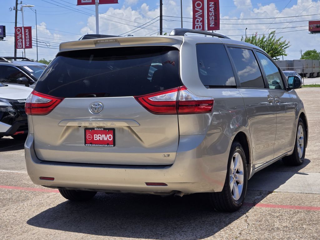 2017 Toyota Sienna LE - 3