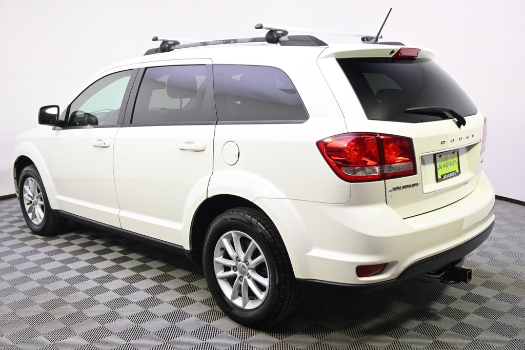 Used 2017 White Dodge SXT image 3