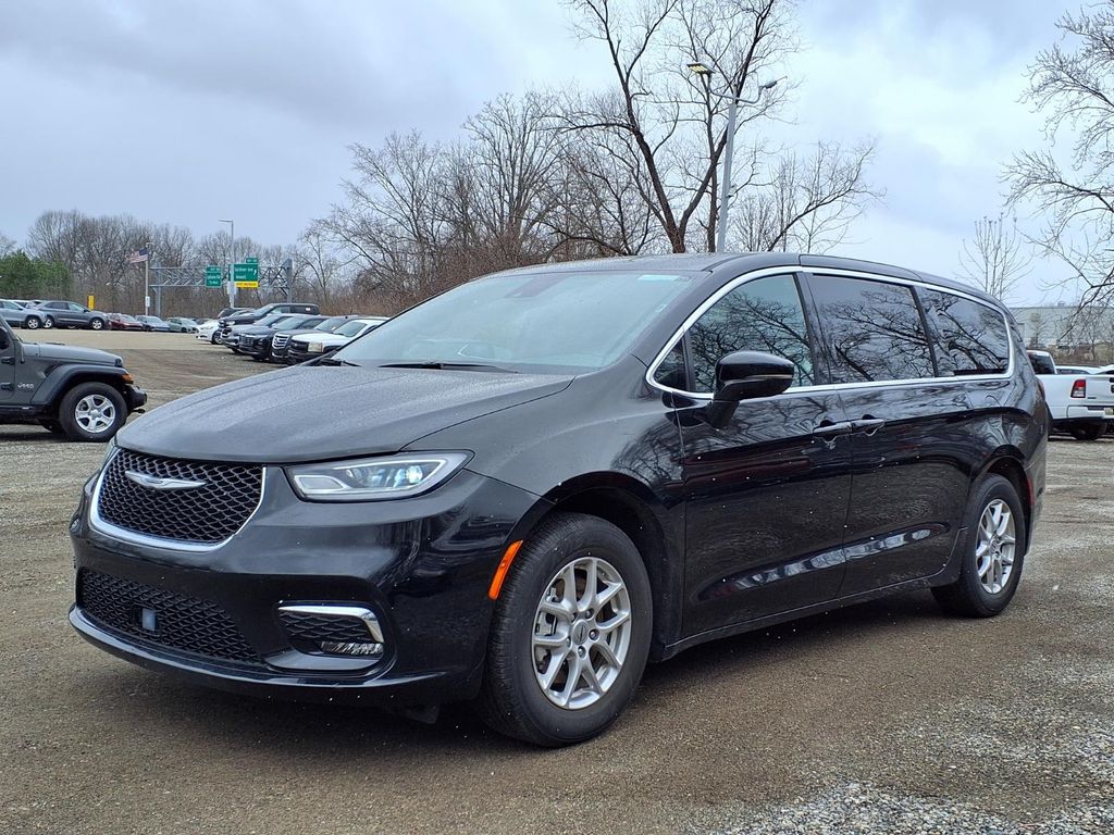 Diamond Black Crystal Pearlcoat 2025 Chrysler Pacifica Select FWD Minivan Front-Wheel Drive 9-Speed Automatic