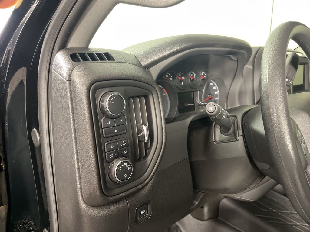 Thumbnail: 2025 Chevrolet Silverado 2500 - 21