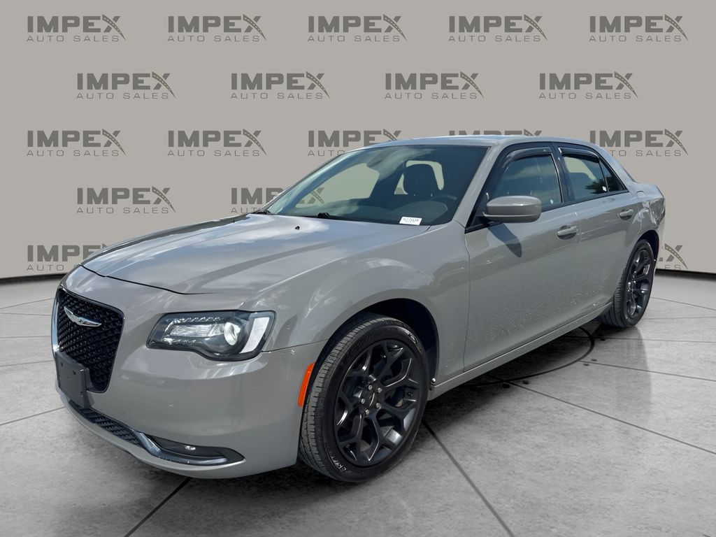 Ceramic Gray Clearcoat 2019 Chrysler 300 Sedan Rear-Wheel Drive 8-Speed Automatic