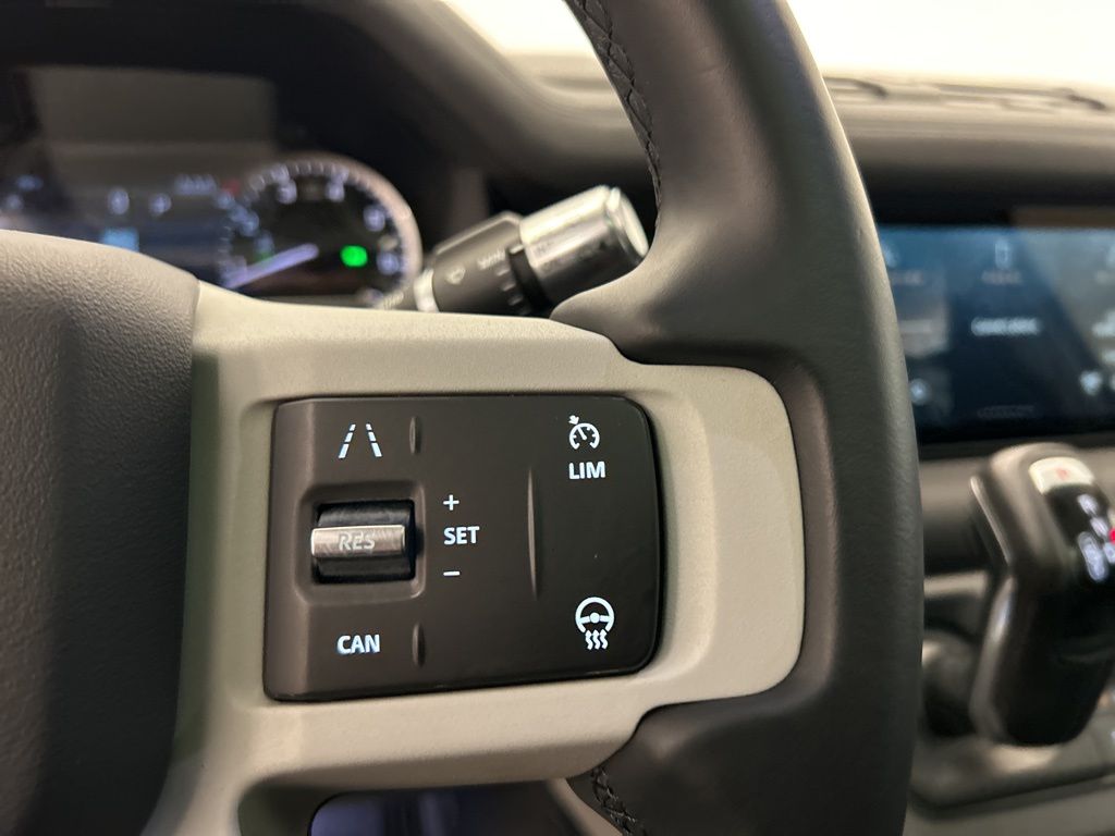 Thumbnail: 2020 Land Rover Defender - 15
