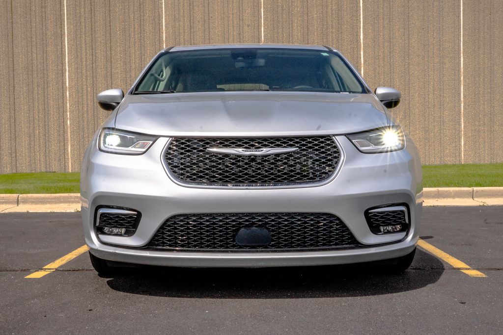 Used 2023 Chrysler Pacifica Van