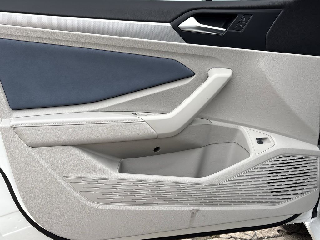 New 2026 White Pearl Volkswagen 1.5T SE image 10
