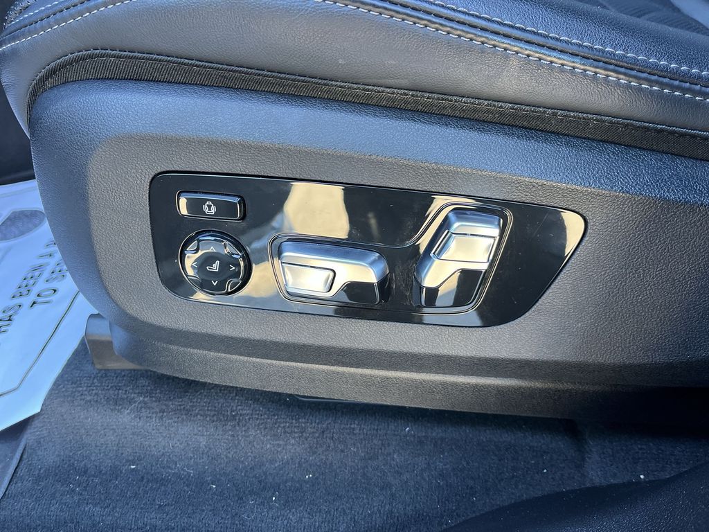 Thumbnail: 2024 BMW X7 - 12