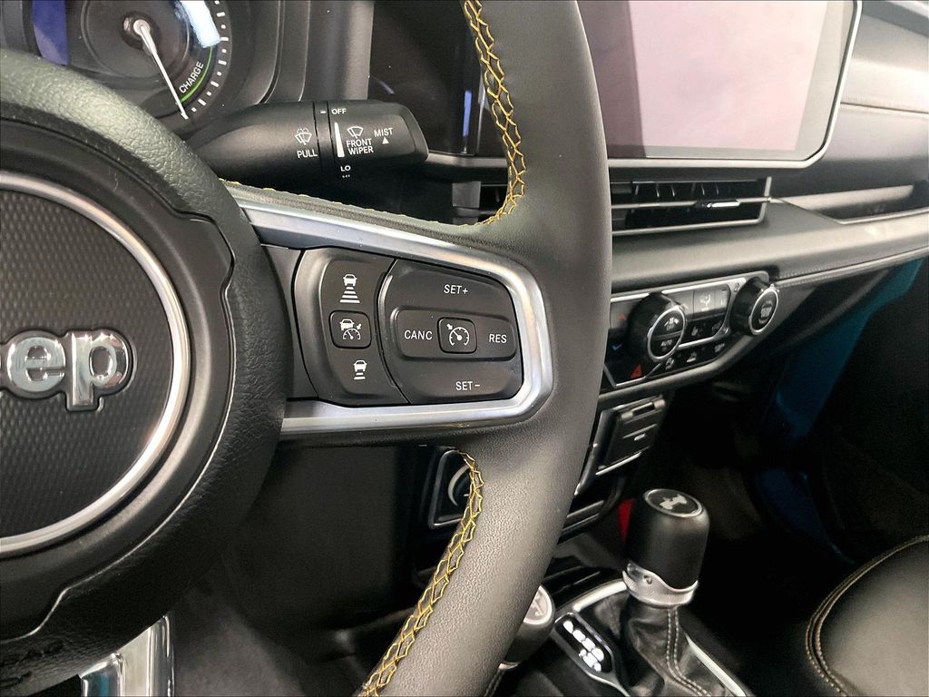 2024 Jeep Wrangler — photo 24