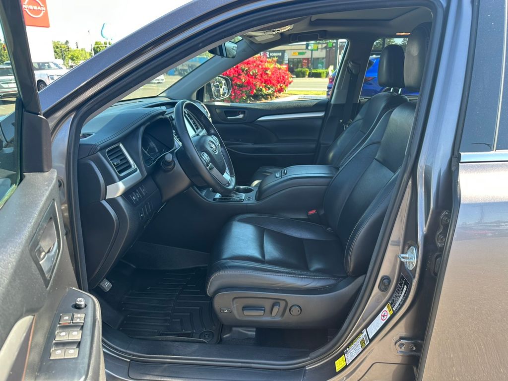 2018 Toyota Highlander 