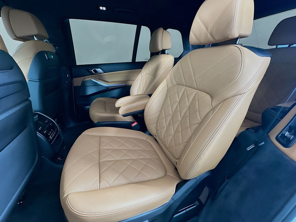 Thumbnail: 2023 BMW X7 - 25