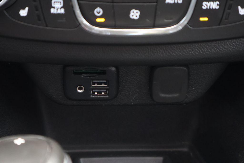 Thumbnail: 2020 Chevrolet Traverse - 21