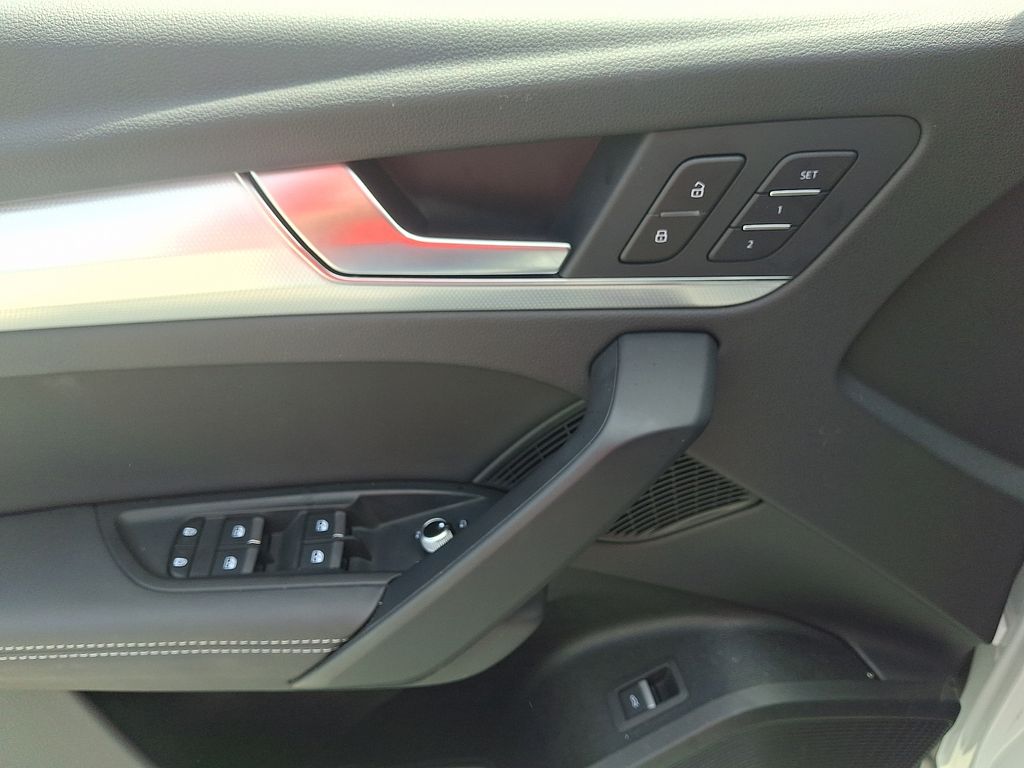 Thumbnail: 2025 Audi Q5 - 14