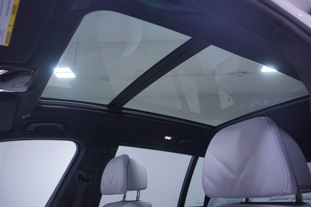 Thumbnail: 2026 BMW X7 - 8