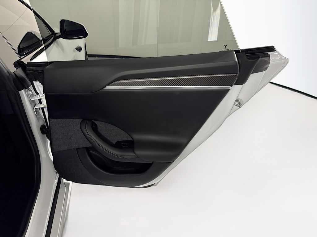 Thumbnail: 2022 Tesla Model S - 28