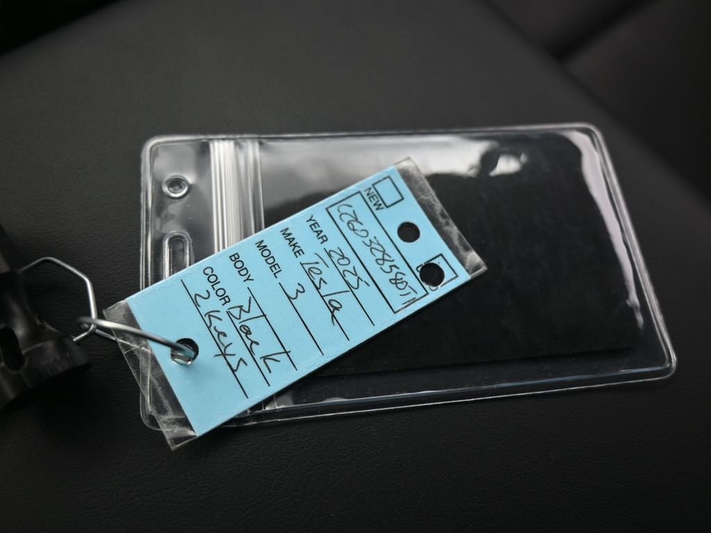 Used 2025  Tesla Long Range image 26