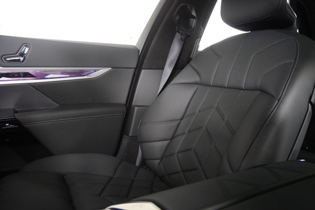 Thumbnail: 2026 BMW i7 - 28