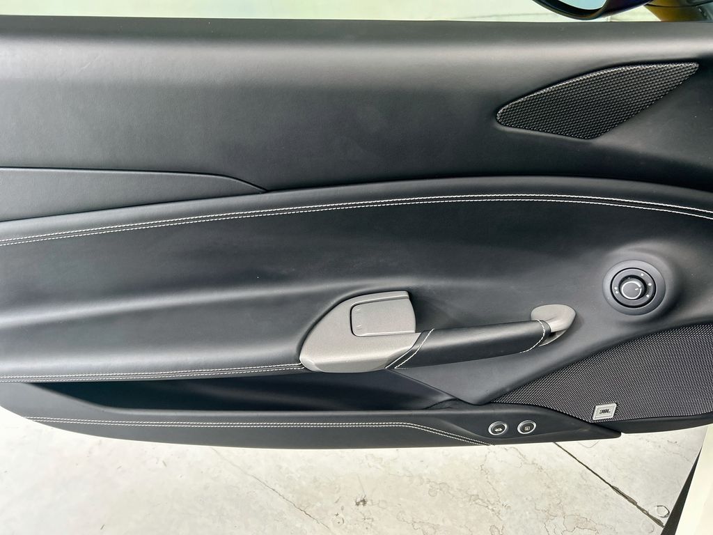 Used 2018 Bianco Avus Ferrari  image 21