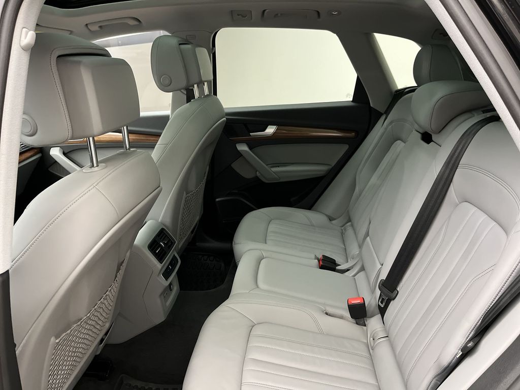 Thumbnail: 2022 Audi Q5 - 22