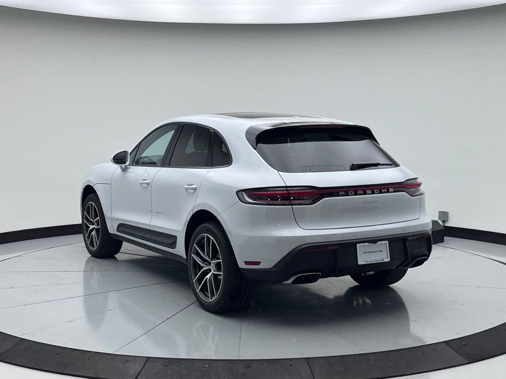 2025 Porsche Macan  3