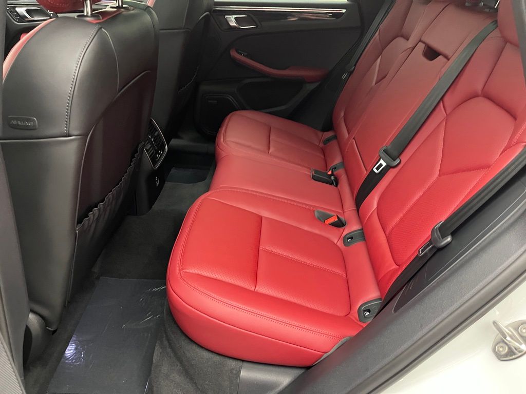 Thumbnail: 2026 Porsche Macan - 26