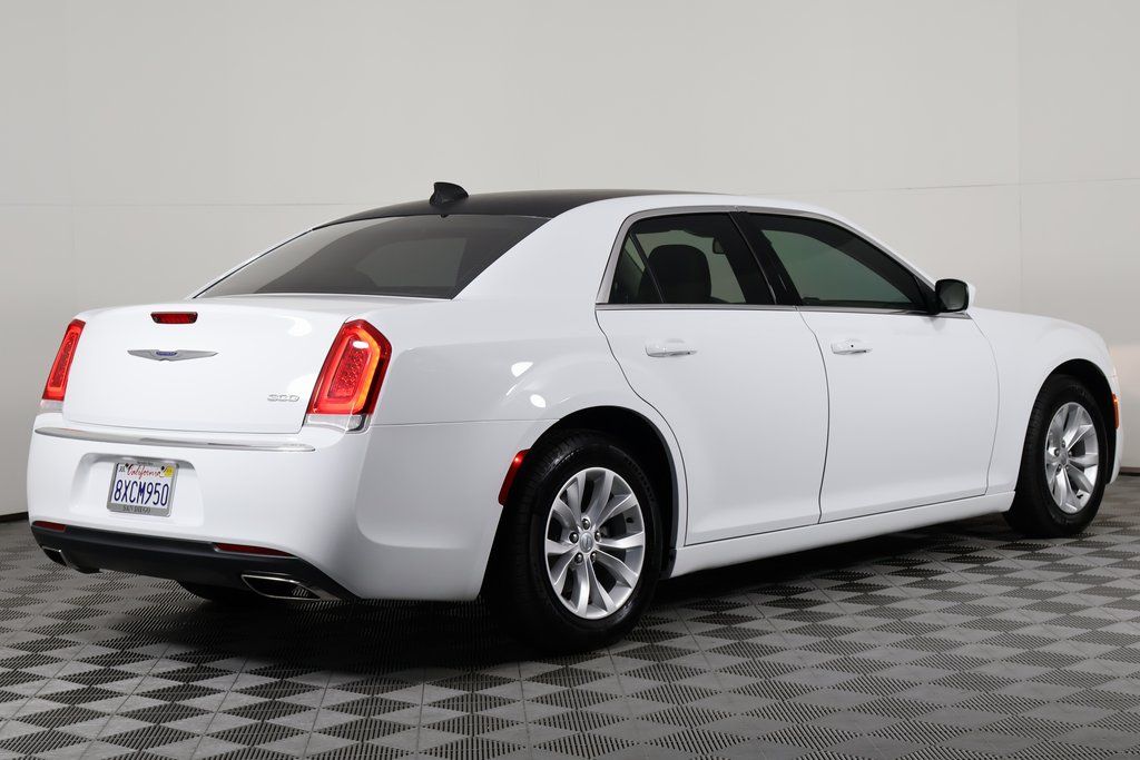 2021 Chrysler 300 Touring 4