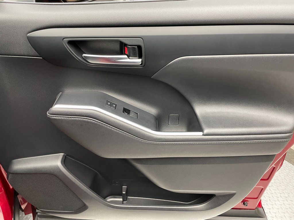 Thumbnail: 2021 Toyota Highlander - 15