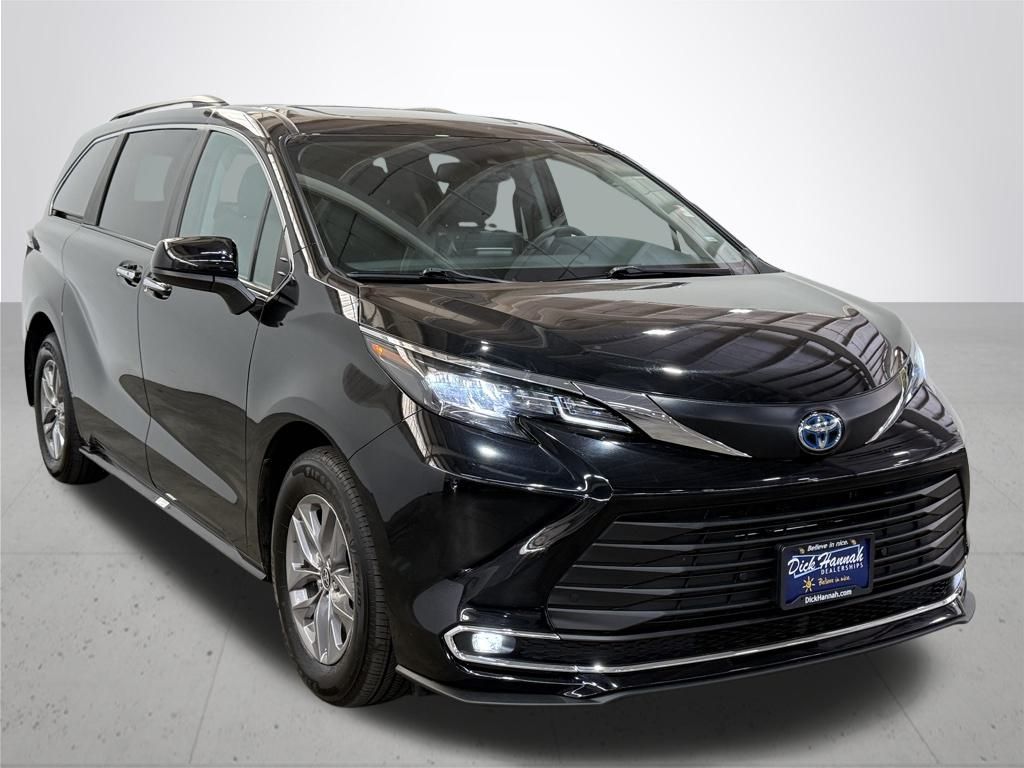 2024 Toyota Sienna XLE