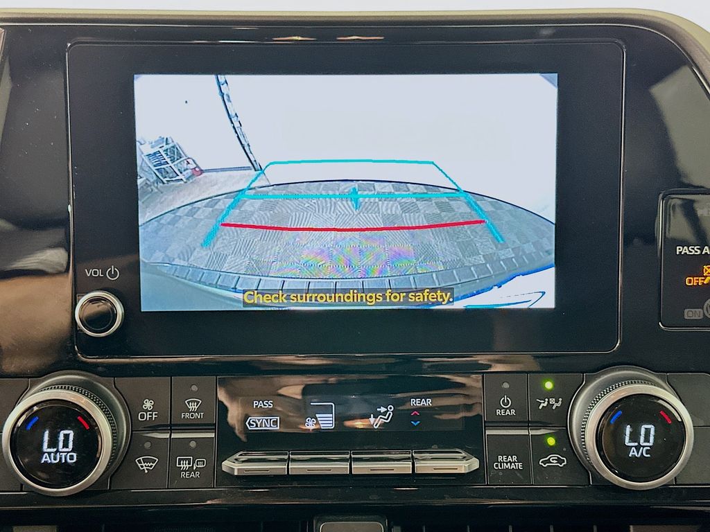 2024 Toyota Highlander LE 13