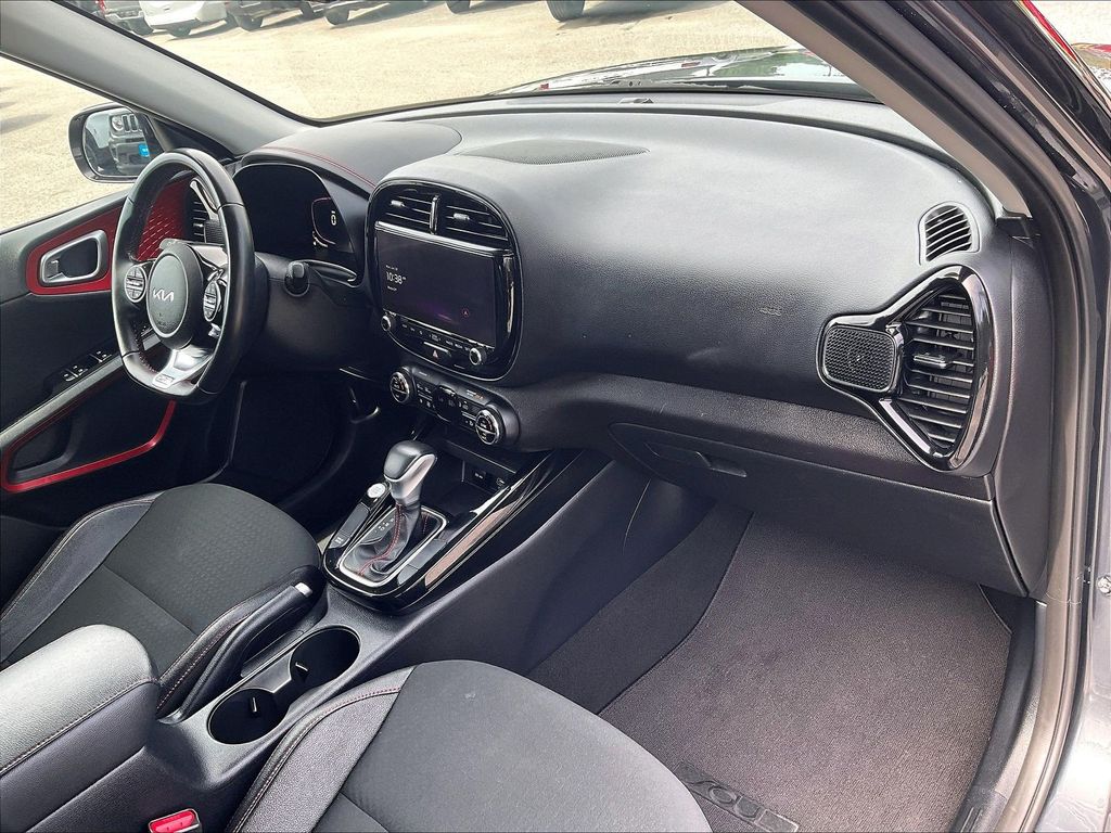 2023 Kia Soul — photo 14