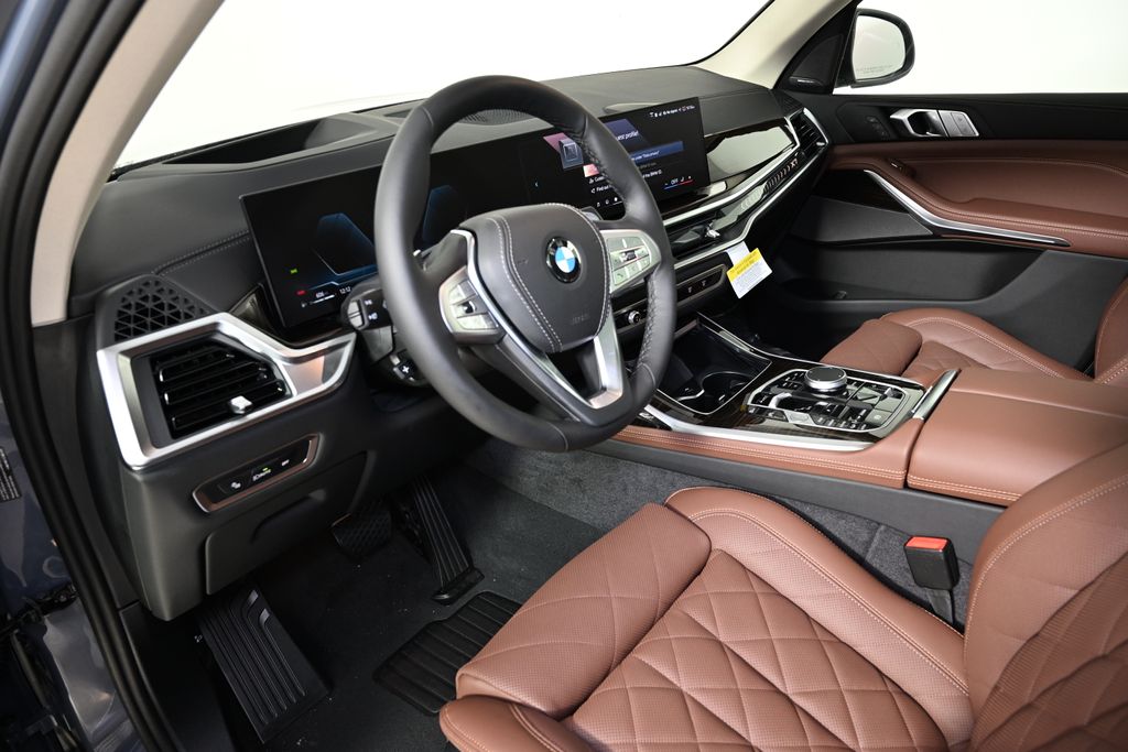 Thumbnail: 2026 BMW X7 - 14