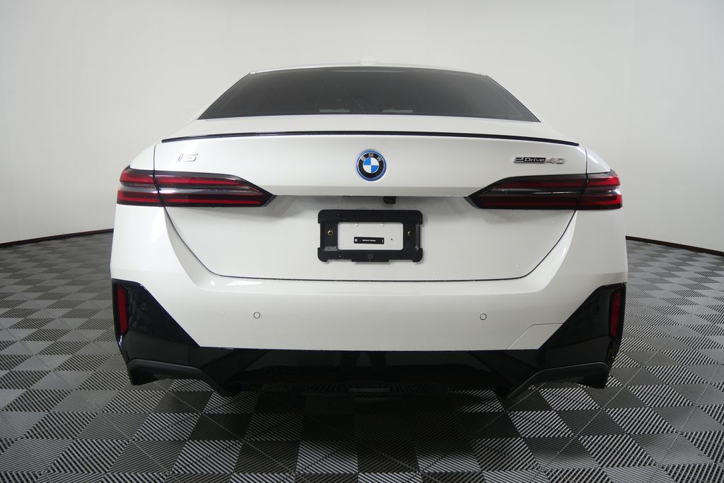 Thumbnail: 2026 BMW i5 - 4