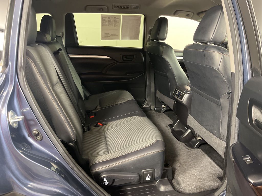 Thumbnail: 2017 Toyota Highlander - 7