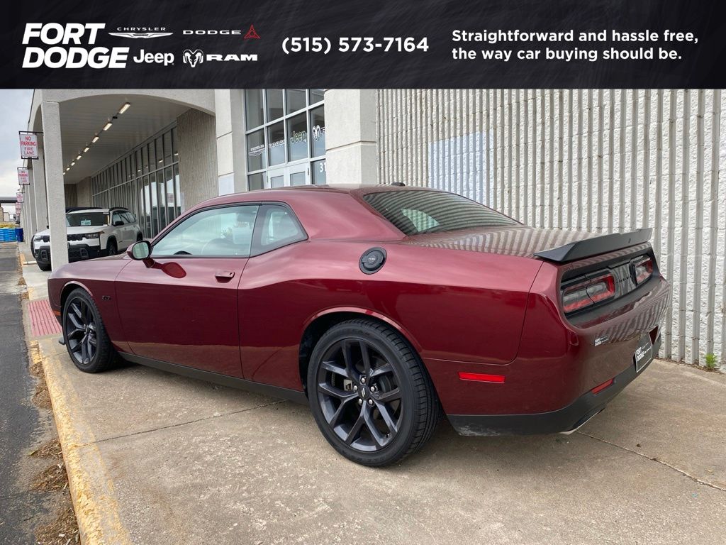 Octane Red Pearlcoat 2023 Dodge Challenger R/T RWD Coupe Rear-Wheel Drive 6-Speed Manual
