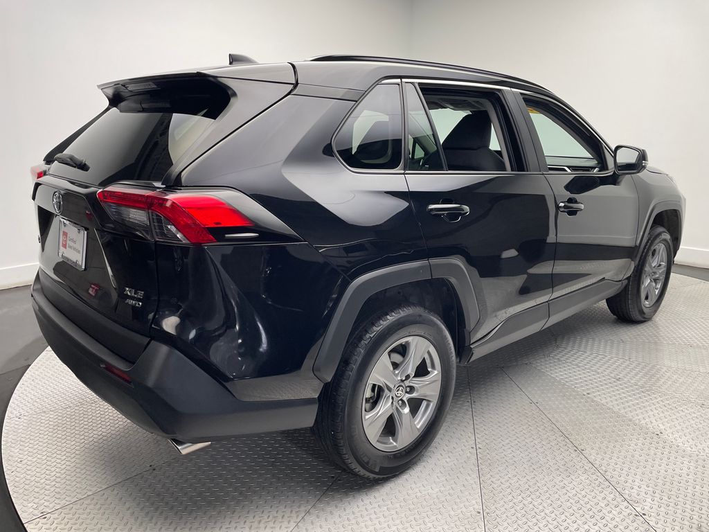 2024 Toyota RAV4 XLE 5