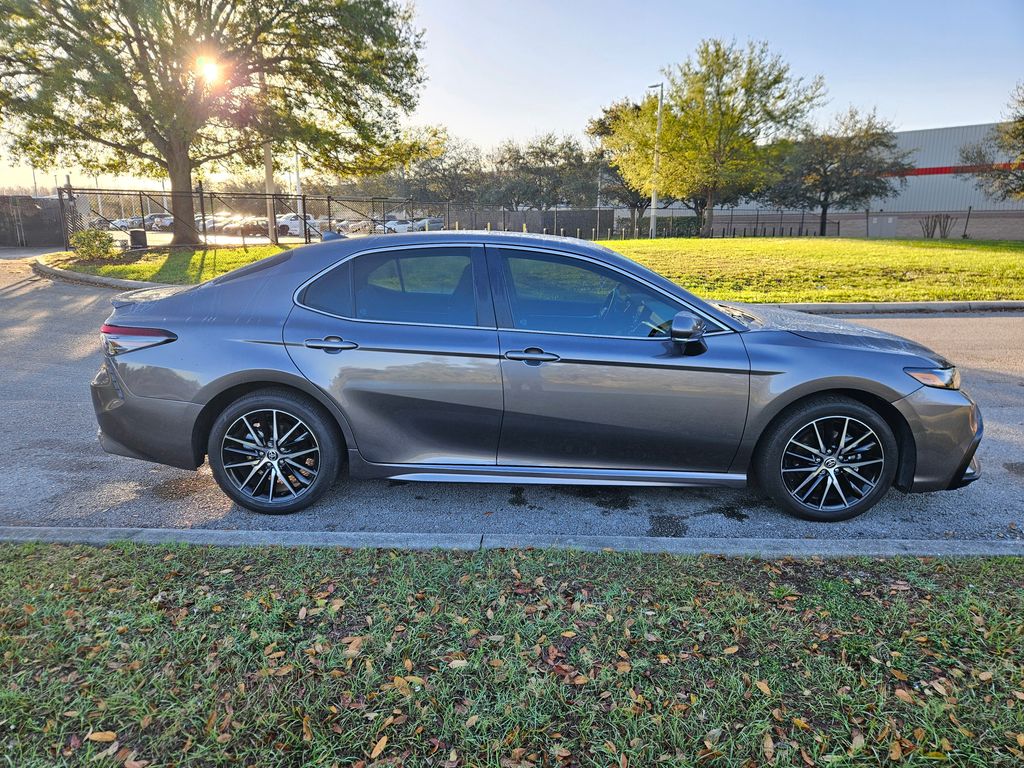 2024 Toyota Camry SE 6