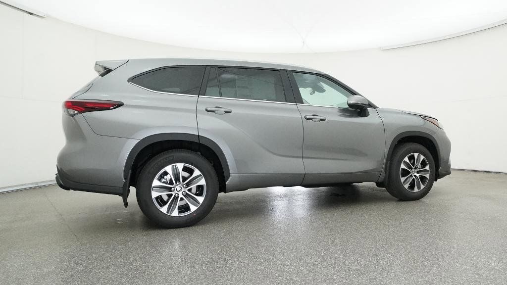 Thumbnail: 2026 Toyota Highlander - 11
