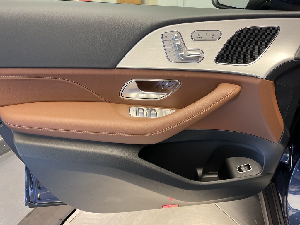 Thumbnail: 2026 Mercedes-Benz GLE - 11